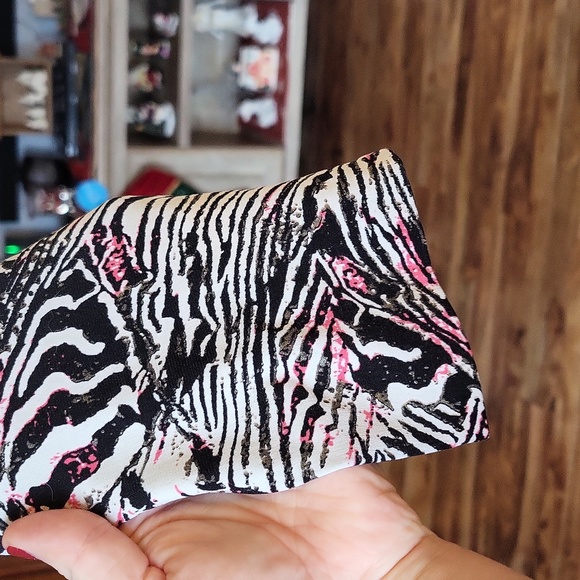 Cover up - Picture 3 of 3